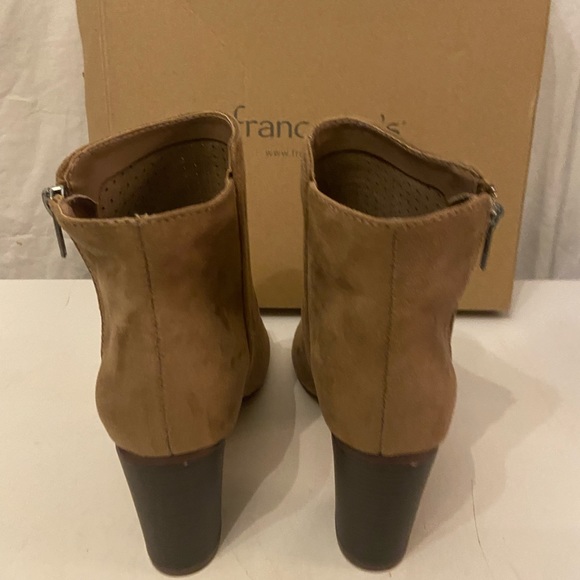 Francescas tan faux suede ankle boots , peep tirs, zip up sides size 8 NWT - Picture 3 of 6